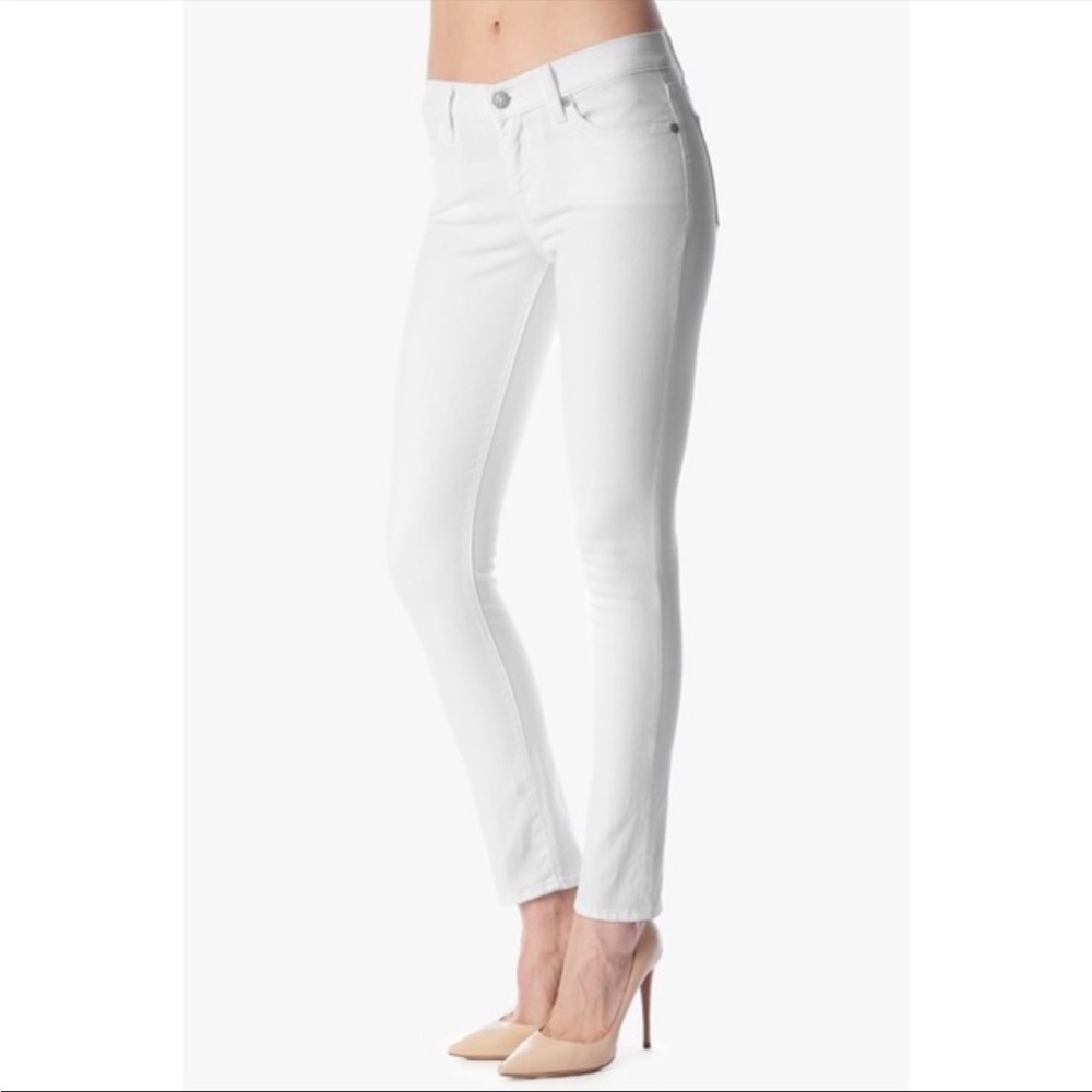 7 For All Mankind Slim Cigarette Jeans - White. Size 26